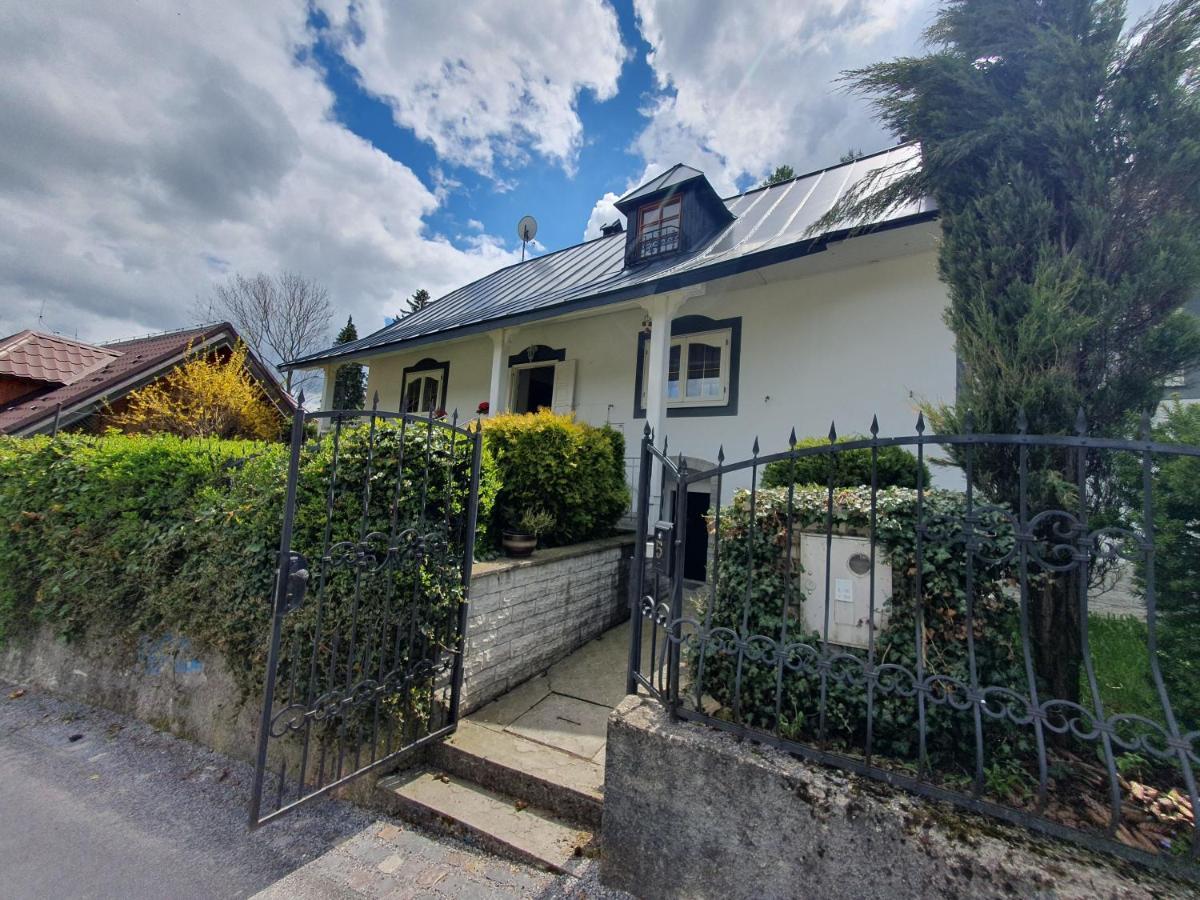 Villa Amalia, Centrum Banska Stiavnica, Parkovanie Pre 2 Auta, Velka Zahrada S Krbom, Cela Villa Amalia Pre 14 Osob Alebo Samostatne Nezavisle Prve Podlazie Villa Ama Pre 6 Osob Alebo Samostatne Nezavisle Podkrovie Villa Lia Pre 8 Osob,Pristup Cez Pi المظهر الخارجي الصورة