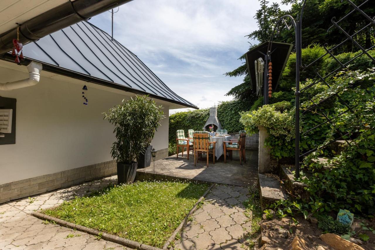 Villa Amalia, Centrum Banska Stiavnica, Parkovanie Pre 2 Auta, Velka Zahrada S Krbom, Cela Villa Amalia Pre 14 Osob Alebo Samostatne Nezavisle Prve Podlazie Villa Ama Pre 6 Osob Alebo Samostatne Nezavisle Podkrovie Villa Lia Pre 8 Osob,Pristup Cez Pi المظهر الخارجي الصورة