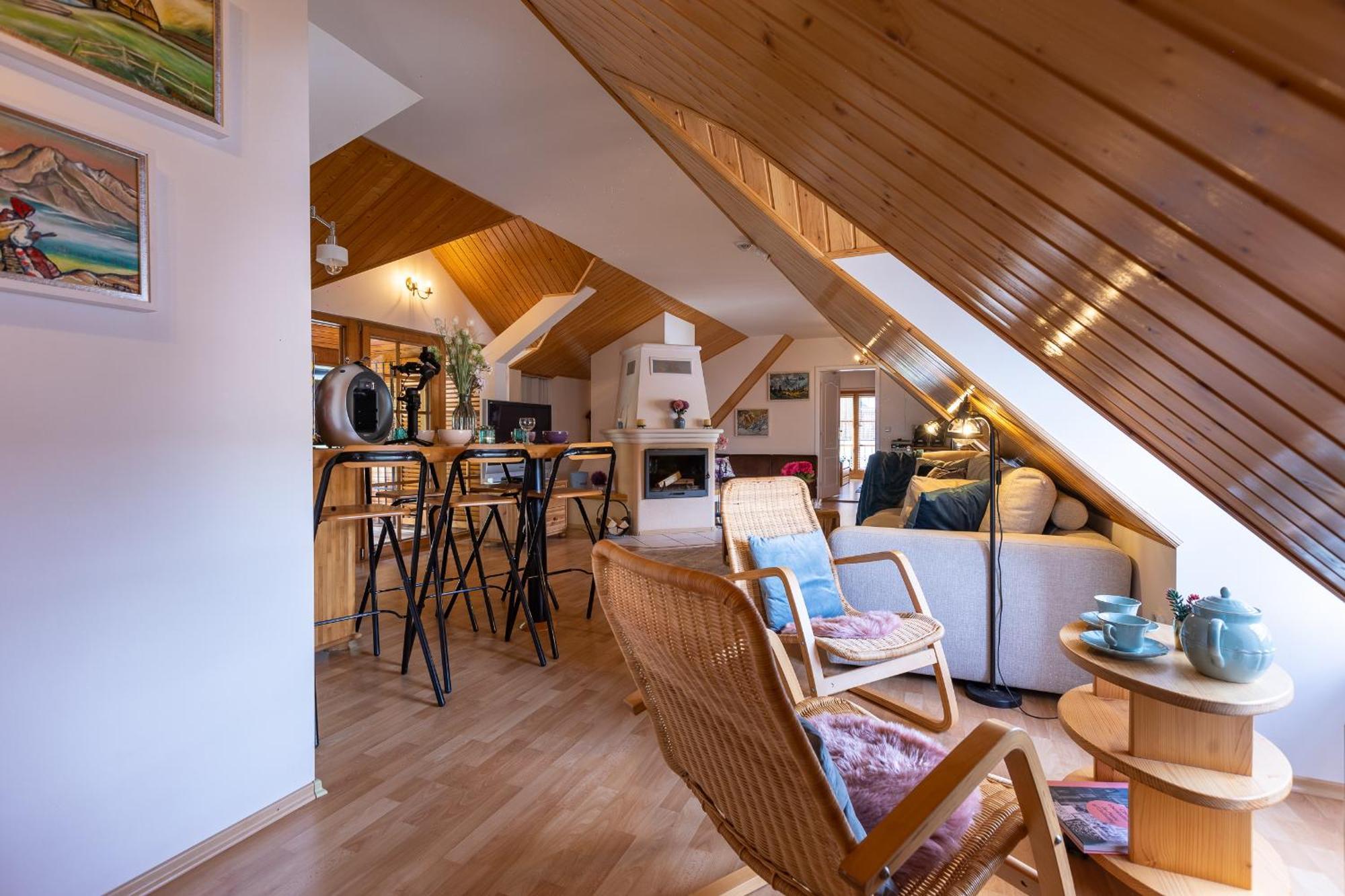 Villa Amalia, Centrum Banska Stiavnica, Parkovanie Pre 2 Auta, Velka Zahrada S Krbom, Cela Villa Amalia Pre 14 Osob Alebo Samostatne Nezavisle Prve Podlazie Villa Ama Pre 6 Osob Alebo Samostatne Nezavisle Podkrovie Villa Lia Pre 8 Osob,Pristup Cez Pi المظهر الخارجي الصورة