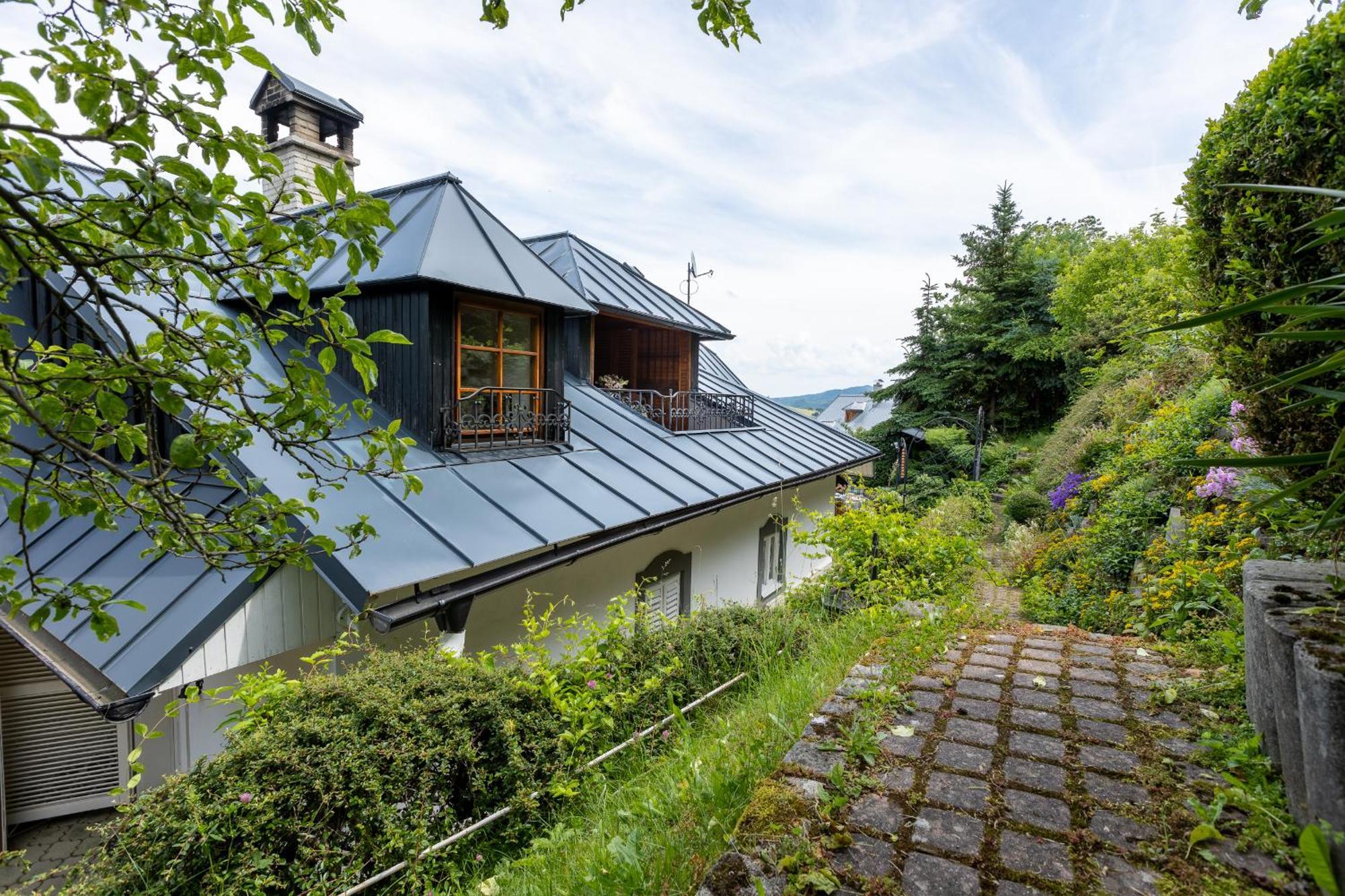 Villa Amalia, Centrum Banska Stiavnica, Parkovanie Pre 2 Auta, Velka Zahrada S Krbom, Cela Villa Amalia Pre 14 Osob Alebo Samostatne Nezavisle Prve Podlazie Villa Ama Pre 6 Osob Alebo Samostatne Nezavisle Podkrovie Villa Lia Pre 8 Osob,Pristup Cez Pi المظهر الخارجي الصورة