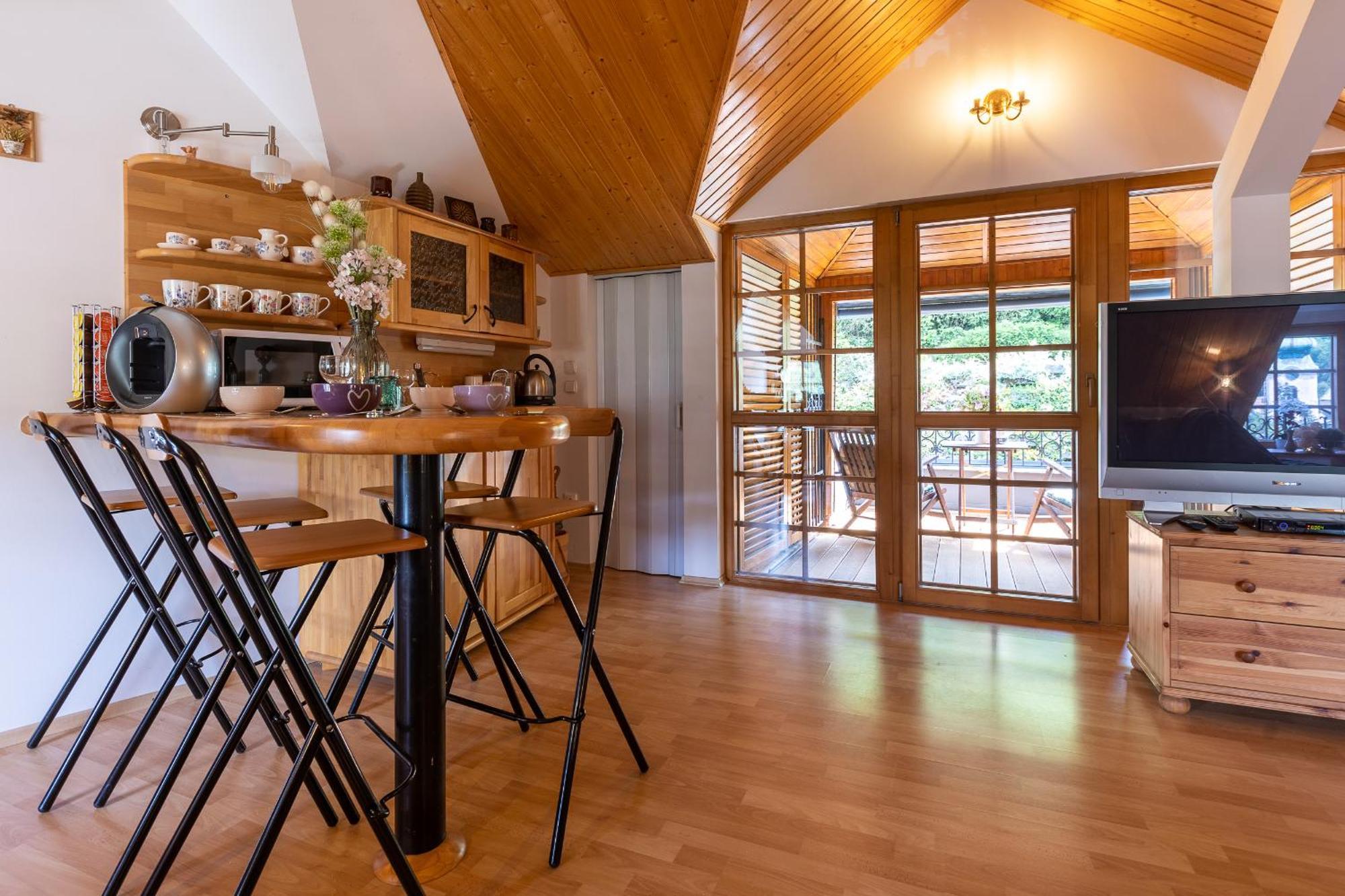 Villa Amalia, Centrum Banska Stiavnica, Parkovanie Pre 2 Auta, Velka Zahrada S Krbom, Cela Villa Amalia Pre 14 Osob Alebo Samostatne Nezavisle Prve Podlazie Villa Ama Pre 6 Osob Alebo Samostatne Nezavisle Podkrovie Villa Lia Pre 8 Osob,Pristup Cez Pi المظهر الخارجي الصورة