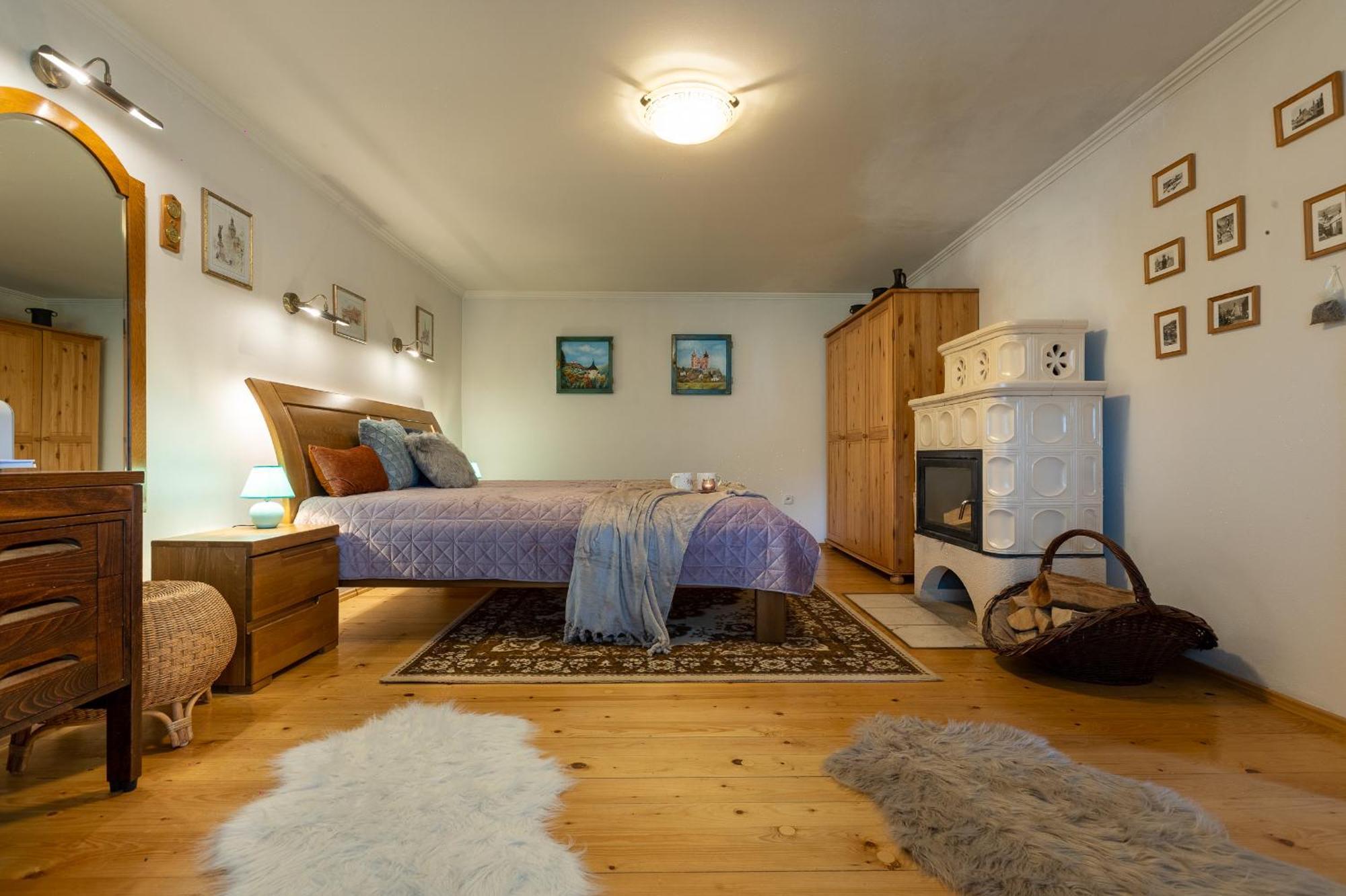 Villa Amalia, Centrum Banska Stiavnica, Parkovanie Pre 2 Auta, Velka Zahrada S Krbom, Cela Villa Amalia Pre 14 Osob Alebo Samostatne Nezavisle Prve Podlazie Villa Ama Pre 6 Osob Alebo Samostatne Nezavisle Podkrovie Villa Lia Pre 8 Osob,Pristup Cez Pi المظهر الخارجي الصورة