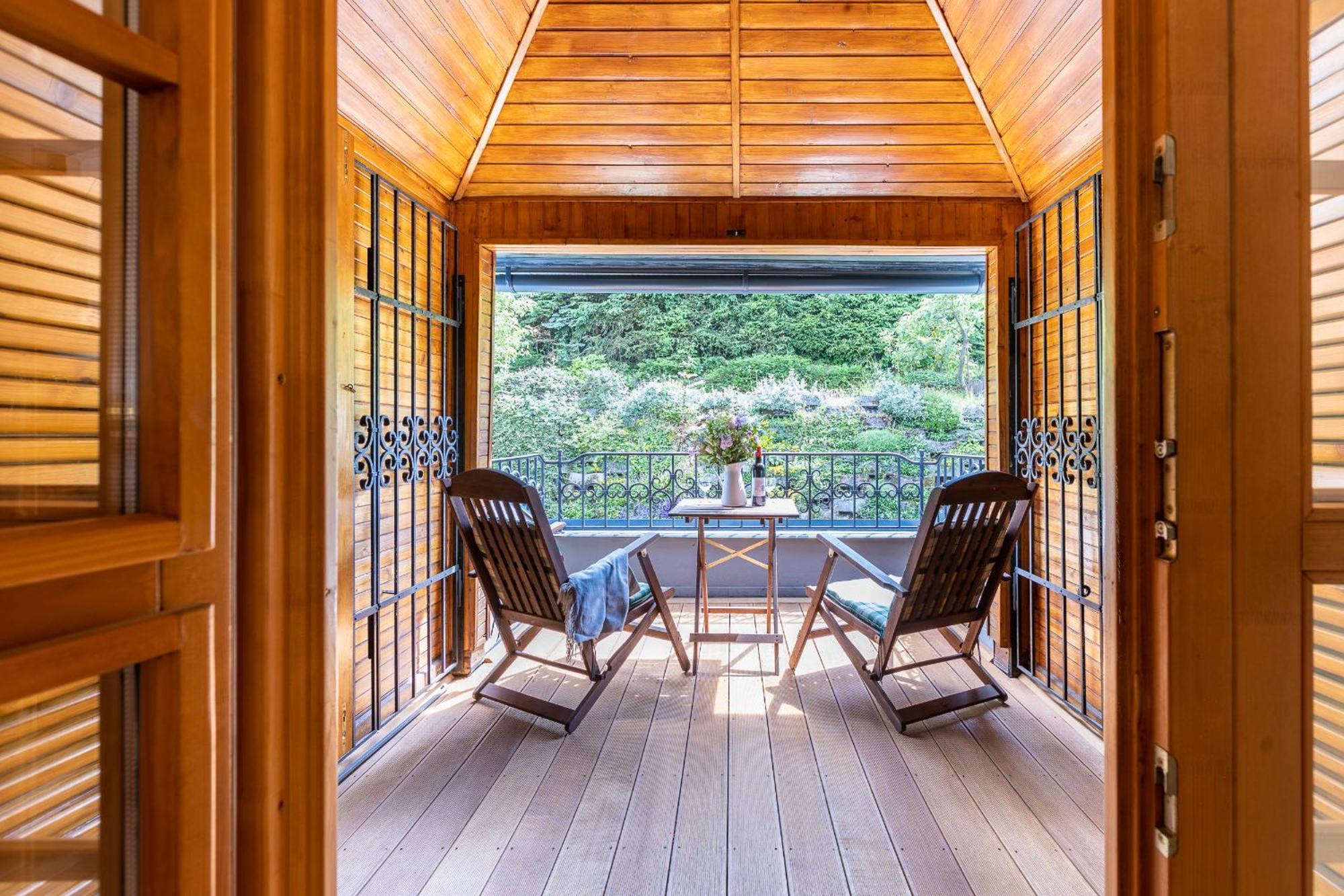 Villa Amalia, Centrum Banska Stiavnica, Parkovanie Pre 2 Auta, Velka Zahrada S Krbom, Cela Villa Amalia Pre 14 Osob Alebo Samostatne Nezavisle Prve Podlazie Villa Ama Pre 6 Osob Alebo Samostatne Nezavisle Podkrovie Villa Lia Pre 8 Osob,Pristup Cez Pi المظهر الخارجي الصورة