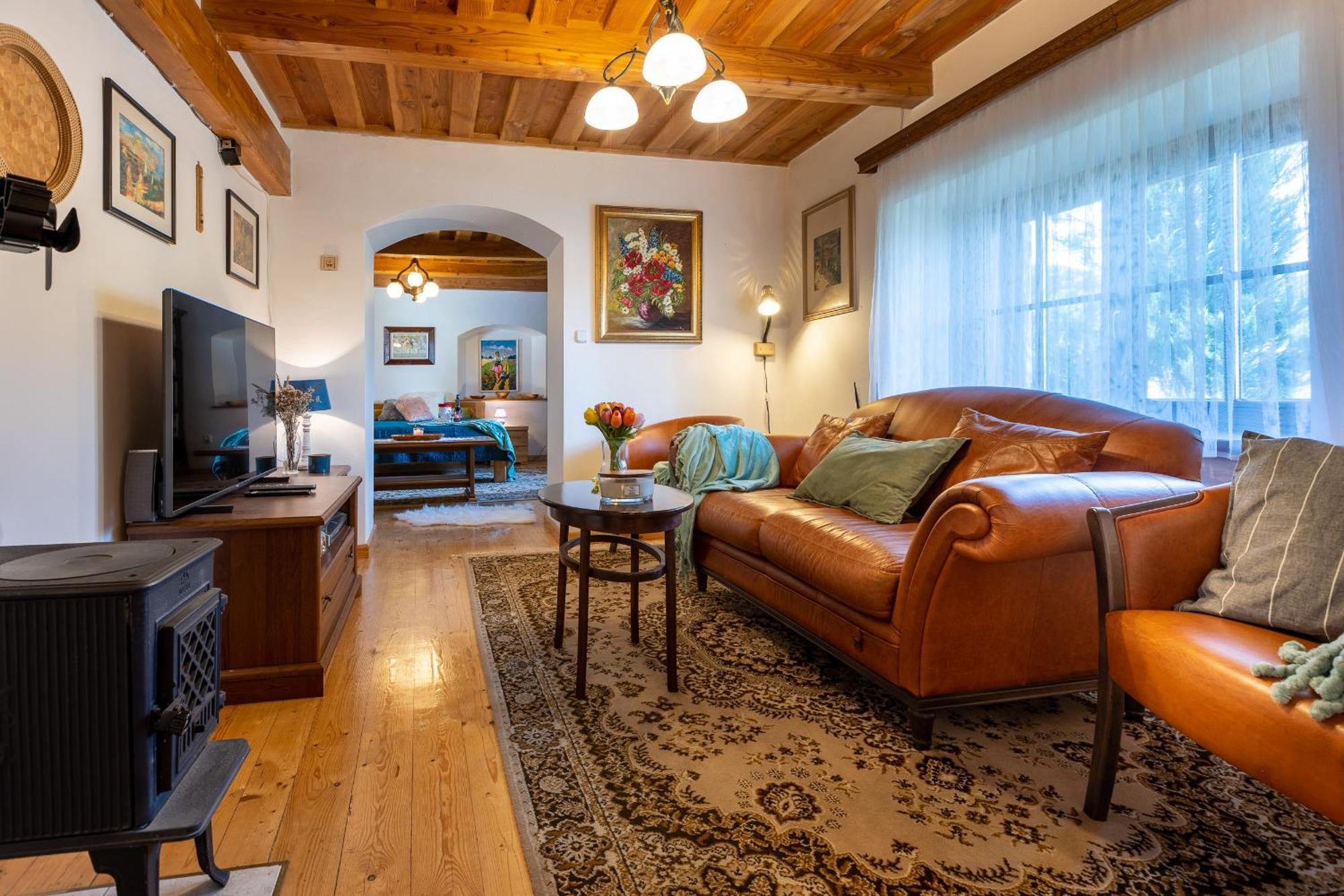 Villa Amalia, Centrum Banska Stiavnica, Parkovanie Pre 2 Auta, Velka Zahrada S Krbom, Cela Villa Amalia Pre 14 Osob Alebo Samostatne Nezavisle Prve Podlazie Villa Ama Pre 6 Osob Alebo Samostatne Nezavisle Podkrovie Villa Lia Pre 8 Osob,Pristup Cez Pi المظهر الخارجي الصورة