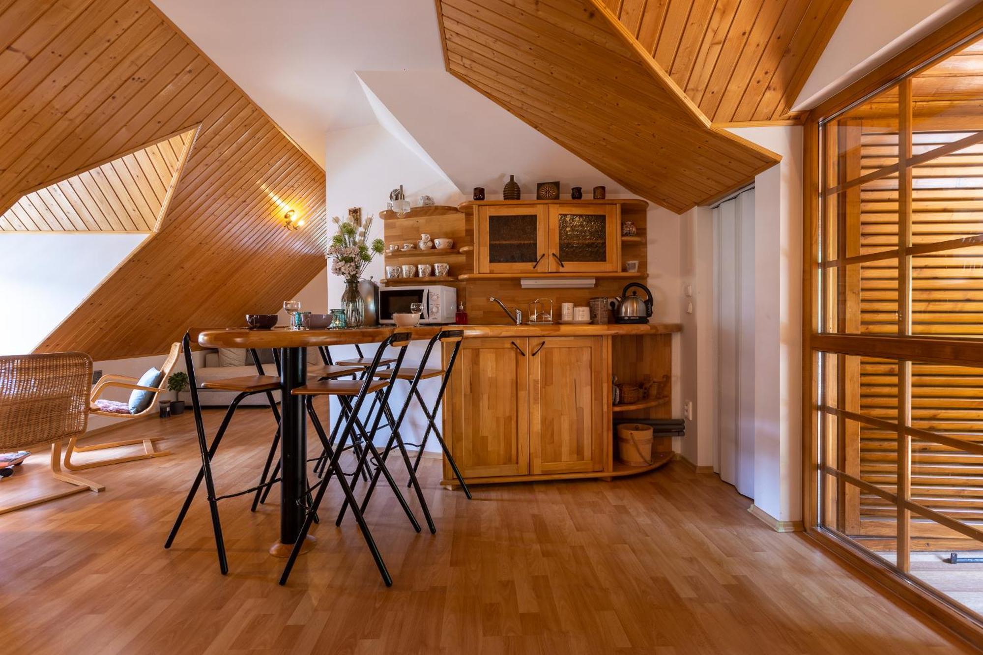 Villa Amalia, Centrum Banska Stiavnica, Parkovanie Pre 2 Auta, Velka Zahrada S Krbom, Cela Villa Amalia Pre 14 Osob Alebo Samostatne Nezavisle Prve Podlazie Villa Ama Pre 6 Osob Alebo Samostatne Nezavisle Podkrovie Villa Lia Pre 8 Osob,Pristup Cez Pi المظهر الخارجي الصورة