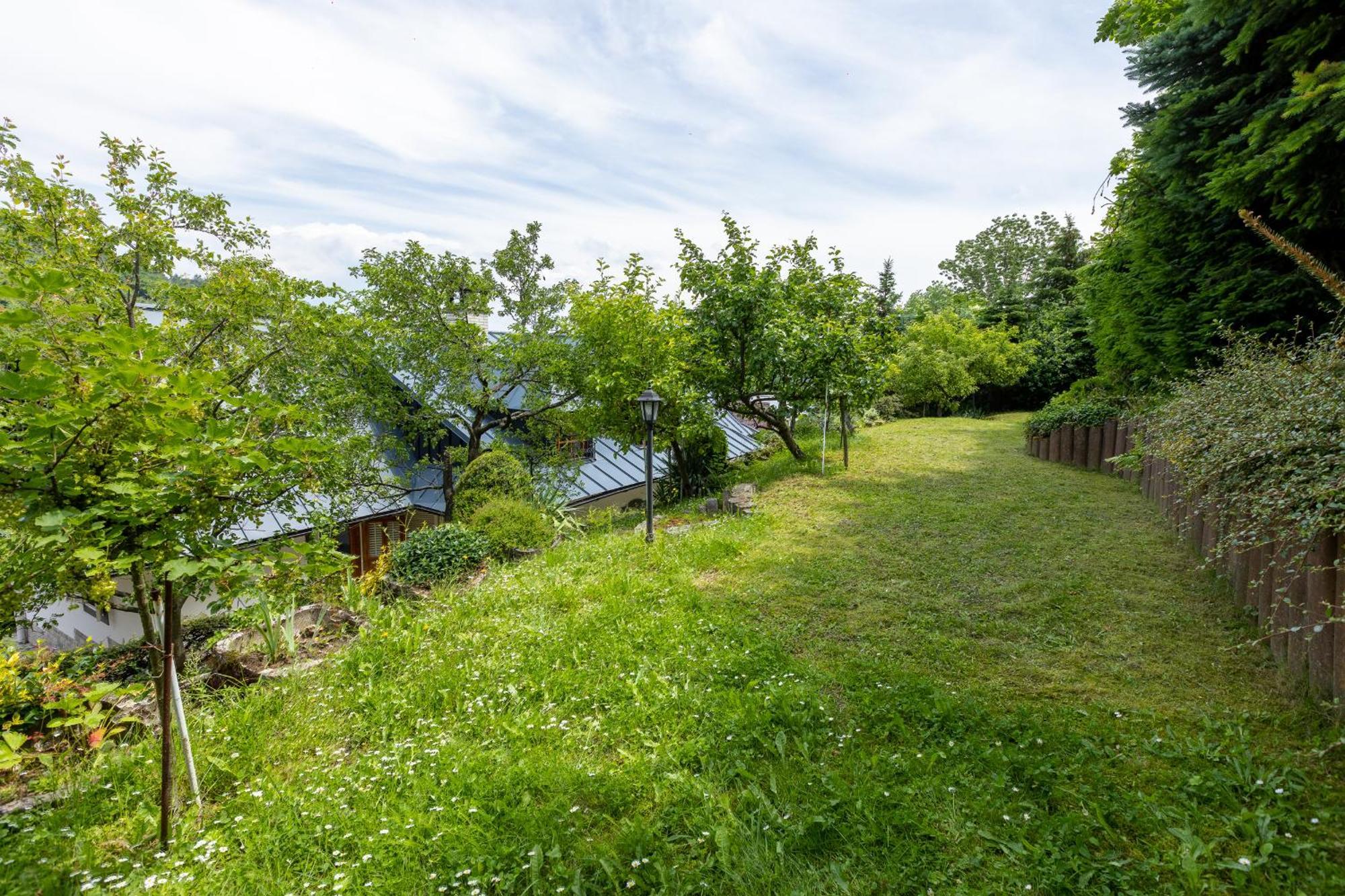 Villa Amalia, Centrum Banska Stiavnica, Parkovanie Pre 2 Auta, Velka Zahrada S Krbom, Cela Villa Amalia Pre 14 Osob Alebo Samostatne Nezavisle Prve Podlazie Villa Ama Pre 6 Osob Alebo Samostatne Nezavisle Podkrovie Villa Lia Pre 8 Osob,Pristup Cez Pi المظهر الخارجي الصورة