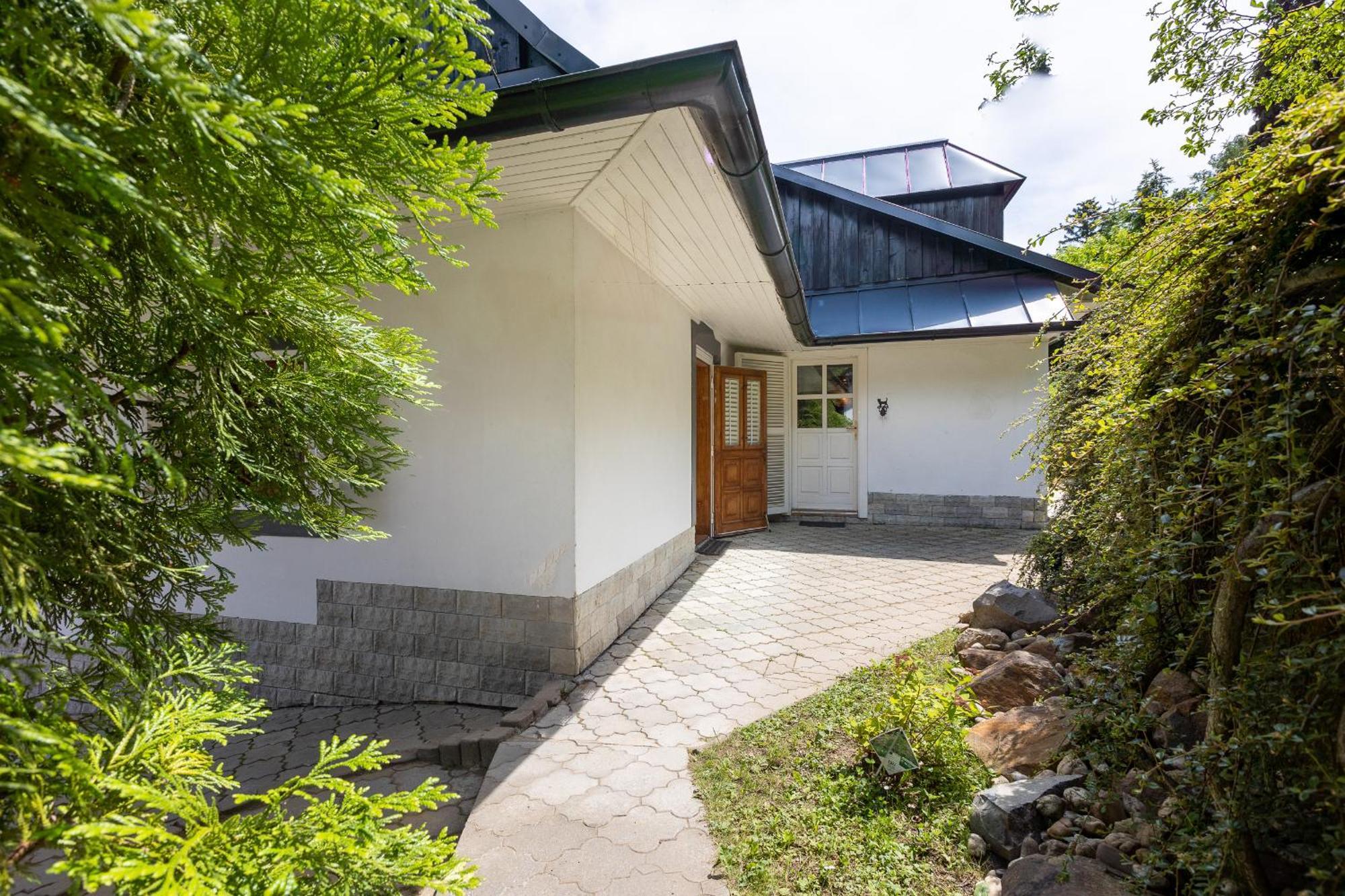 Villa Amalia, Centrum Banska Stiavnica, Parkovanie Pre 2 Auta, Velka Zahrada S Krbom, Cela Villa Amalia Pre 14 Osob Alebo Samostatne Nezavisle Prve Podlazie Villa Ama Pre 6 Osob Alebo Samostatne Nezavisle Podkrovie Villa Lia Pre 8 Osob,Pristup Cez Pi المظهر الخارجي الصورة