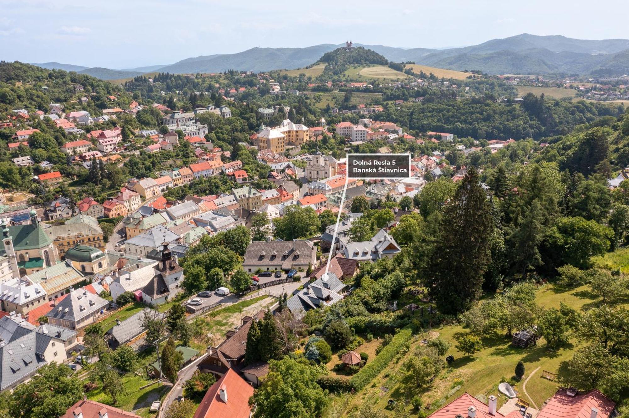 Villa Amalia, Centrum Banska Stiavnica, Parkovanie Pre 2 Auta, Velka Zahrada S Krbom, Cela Villa Amalia Pre 14 Osob Alebo Samostatne Nezavisle Prve Podlazie Villa Ama Pre 6 Osob Alebo Samostatne Nezavisle Podkrovie Villa Lia Pre 8 Osob,Pristup Cez Pi المظهر الخارجي الصورة