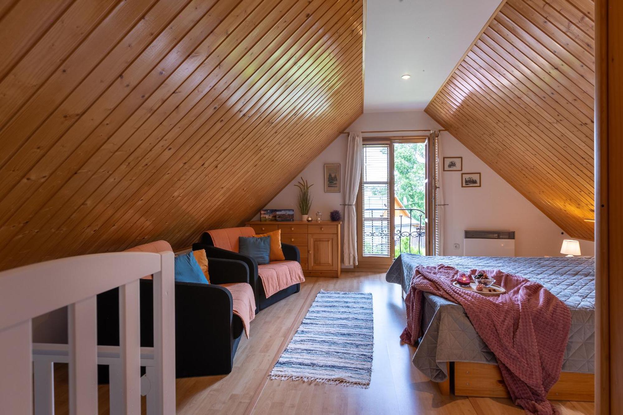 Villa Amalia, Centrum Banska Stiavnica, Parkovanie Pre 2 Auta, Velka Zahrada S Krbom, Cela Villa Amalia Pre 14 Osob Alebo Samostatne Nezavisle Prve Podlazie Villa Ama Pre 6 Osob Alebo Samostatne Nezavisle Podkrovie Villa Lia Pre 8 Osob,Pristup Cez Pi المظهر الخارجي الصورة