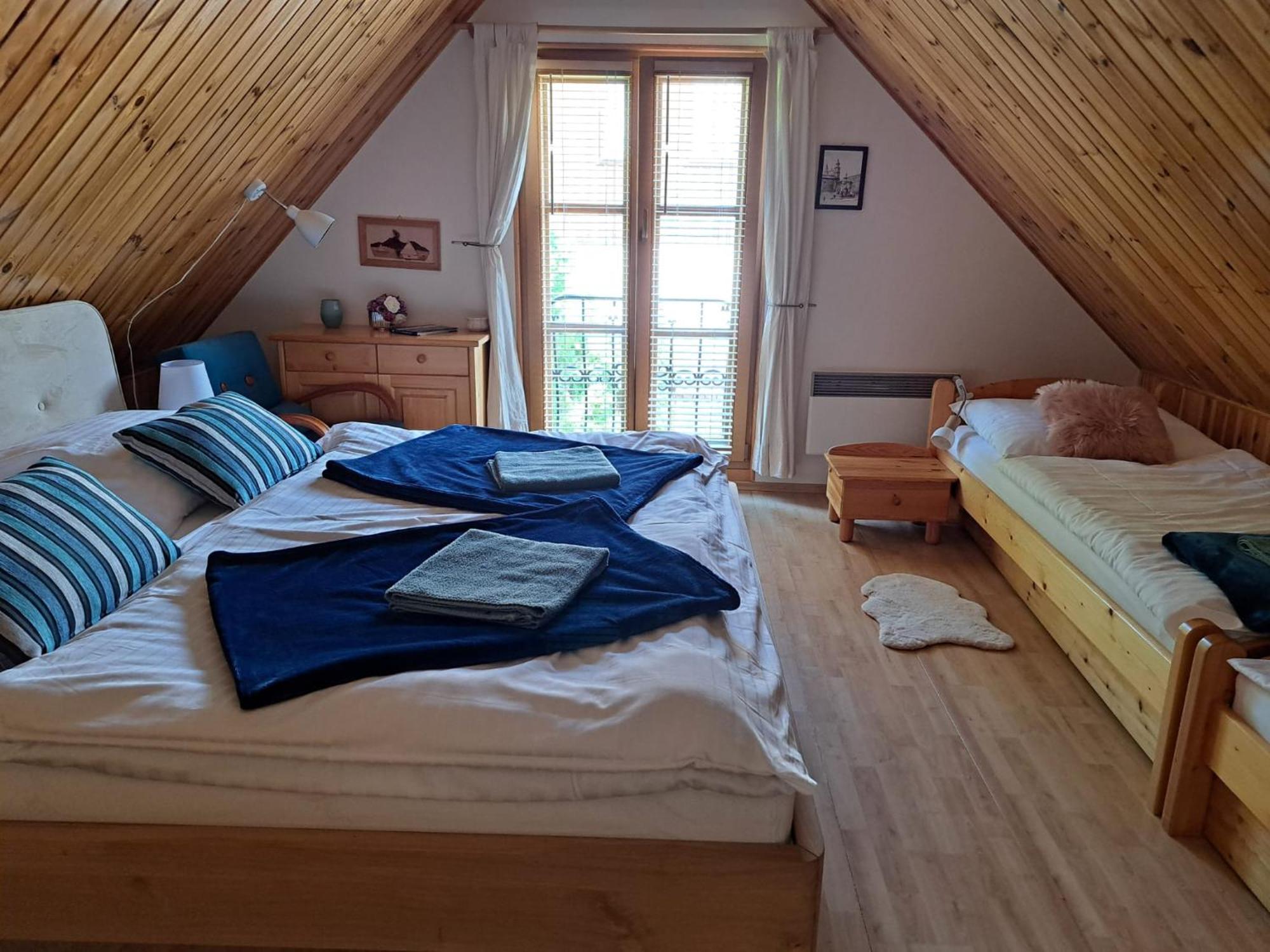 Villa Amalia, Centrum Banska Stiavnica, Parkovanie Pre 2 Auta, Velka Zahrada S Krbom, Cela Villa Amalia Pre 14 Osob Alebo Samostatne Nezavisle Prve Podlazie Villa Ama Pre 6 Osob Alebo Samostatne Nezavisle Podkrovie Villa Lia Pre 8 Osob,Pristup Cez Pi المظهر الخارجي الصورة